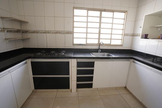 Casa à venda com 4 quartos, 143m² em Residencial Alice Barbosa, Goiânia