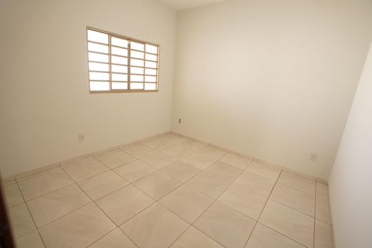 Casa à venda com 4 quartos, 143m² em Residencial Alice Barbosa, Goiânia
