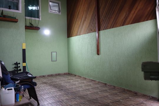 Garagem  de casa à venda com 2 quartos, 158m² em Vila Itapoan, Guarulhos