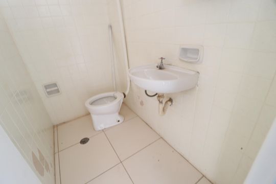 Banheiro Social 2 de casa para alugar com 9 quartos, 300m² em Centro, Uberlândia