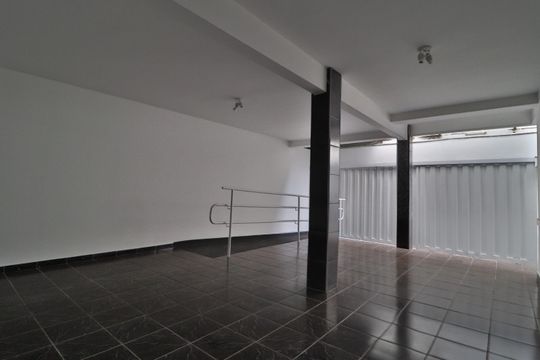 Garagem de casa para alugar com 9 quartos, 300m² em Centro, Uberlândia