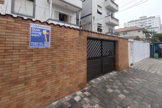 Fachada | Adesivo/Placa Quintoandar instalado  de apartamento para alugar com 2 quartos, 62m² em Aparecida, Santos