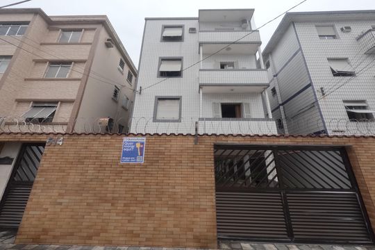 Fachada | Adesivo/Placa Quintoandar instalado  de apartamento para alugar com 2 quartos, 62m² em Aparecida, Santos