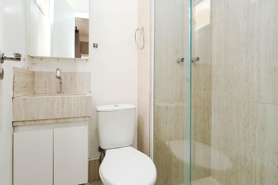 Banheiro de kitnet/studio para alugar com 1 quarto, 22m² em Vila Mariana, São Paulo