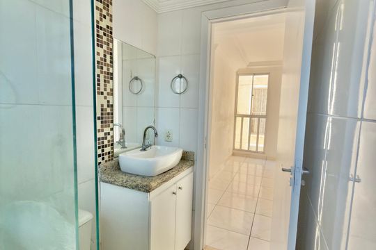 Banheiro Social de apartamento à venda com 2 quartos, 44m² em Tropical, Contagem