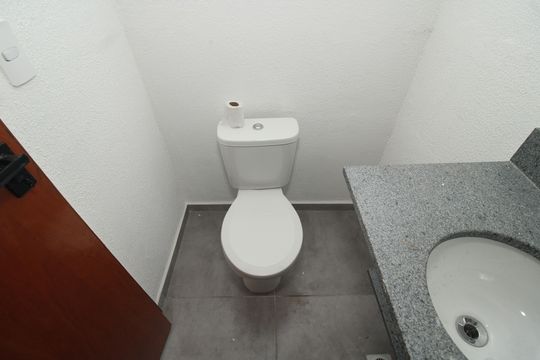 Banheiro de kitnet/studio para alugar com 1 quarto, 35m² em Vila Dom Pedro I, São Paulo