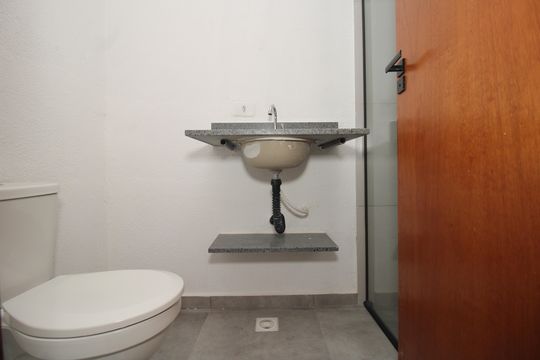 Banheiro de kitnet/studio para alugar com 1 quarto, 35m² em Vila Dom Pedro I, São Paulo
