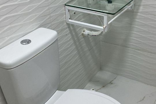 Banheiro de kitnet/studio para alugar com 1 quarto, 22m² em Vila Água Funda, São Paulo