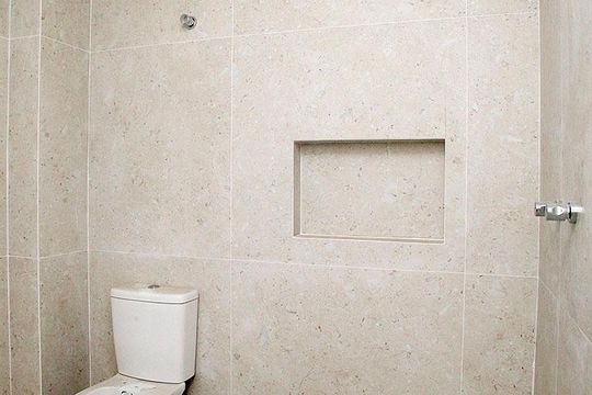 Banheiro da Suíte 2 de apartamento à venda com 3 quartos, 183m² em São João, Porto Alegre
