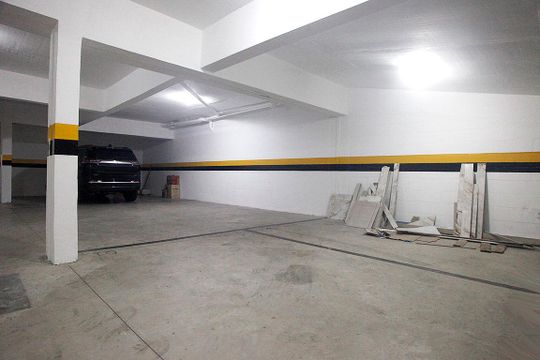 Box Garagem 2 (01 vaga) de apartamento à venda com 3 quartos, 183m² em São João, Porto Alegre