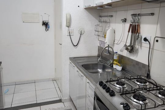 Cozinha de apartamento para alugar com 2 quartos, 45m² em Vila Jaraguá, São Paulo