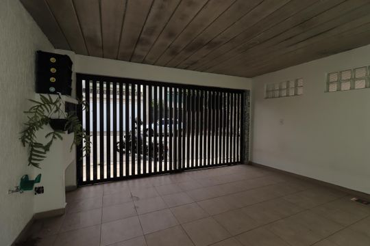 Garagem de casa à venda com 3 quartos, 115m² em Pinheirinho, Santo André