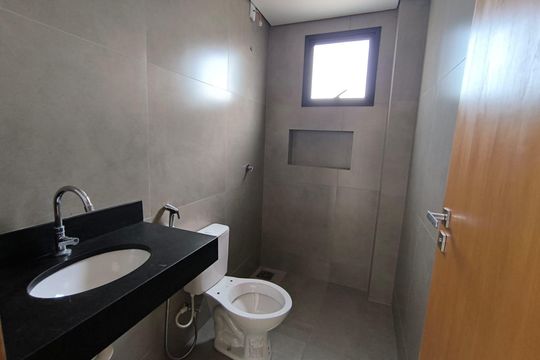 Banheiro Social de apartamento para alugar com 2 quartos, 68m² em Daniel Fonseca, Uberlândia