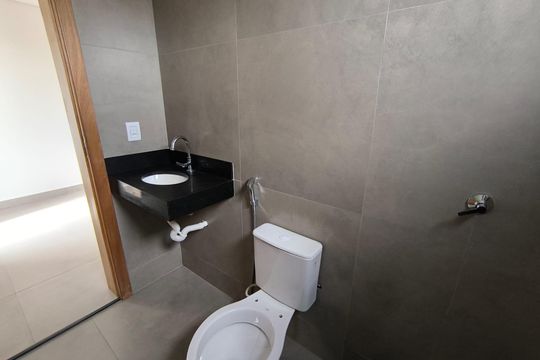 Banheiro Social de apartamento para alugar com 2 quartos, 68m² em Daniel Fonseca, Uberlândia