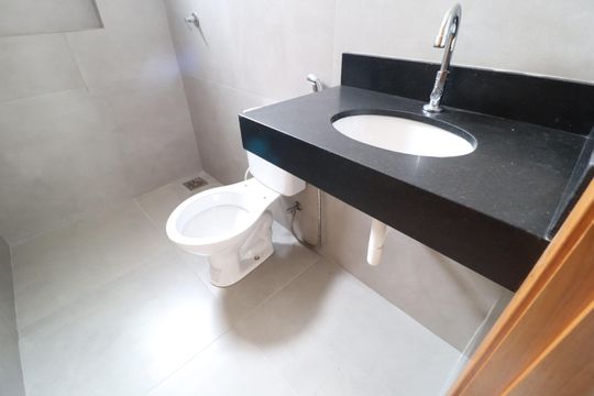 Banheiro Social de apartamento para alugar com 2 quartos, 68m² em Daniel Fonseca, Uberlândia