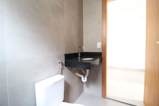 Banheiro Social de apartamento para alugar com 2 quartos, 63m² em Daniel Fonseca, Uberlândia