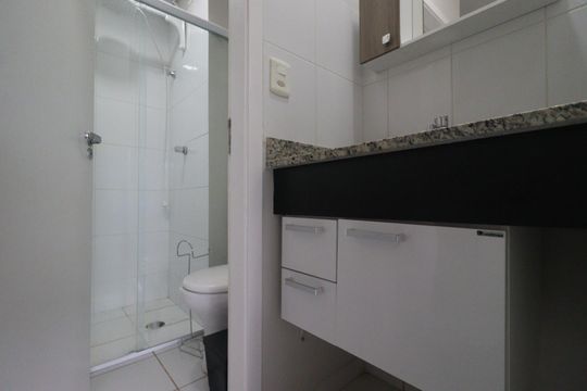 Banheiro de kitnet/studio para alugar com 1 quarto, 22m² em Iguatemi, Ribeirão Preto