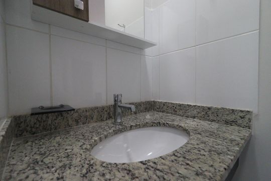 Banheiro de kitnet/studio para alugar com 1 quarto, 22m² em Iguatemi, Ribeirão Preto