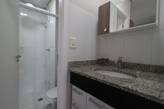 Banheiro de kitnet/studio para alugar com 1 quarto, 22m² em Iguatemi, Ribeirão Preto