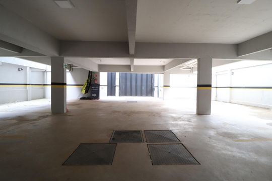 Garagem de apartamento para alugar com 2 quartos, 63m² em Daniel Fonseca, Uberlândia