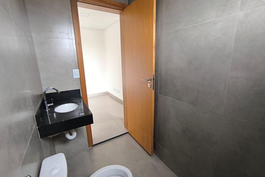 Banheiro do Quarto 2 de apartamento para alugar com 2 quartos, 68m² em Daniel Fonseca, Uberlândia