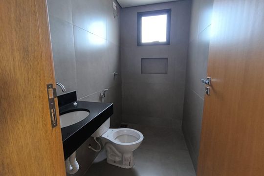 Banheiro Social de apartamento para alugar com 2 quartos, 68m² em Daniel Fonseca, Uberlândia