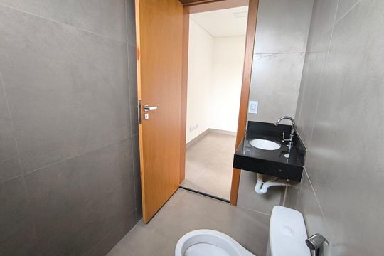 Banheiro Social de apartamento para alugar com 2 quartos, 68m² em Daniel Fonseca, Uberlândia