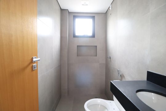 Banheiro do Quarto 2 de apartamento para alugar com 2 quartos, 63m² em Daniel Fonseca, Uberlândia