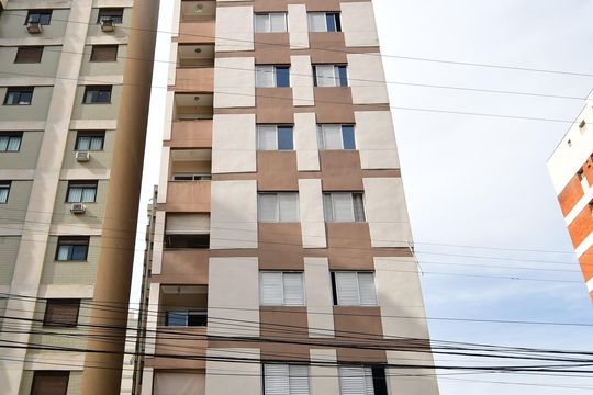 Fachada do Prédio de apartamento para alugar com 2 quartos, 75m² em Centro, Campinas