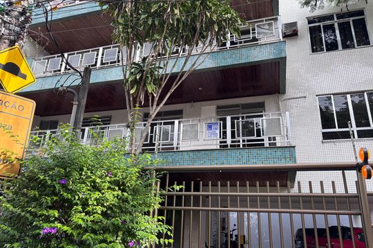 Placa de apartamento para alugar com 2 quartos, 82m² em Recreio dos Bandeirantes, Rio de Janeiro