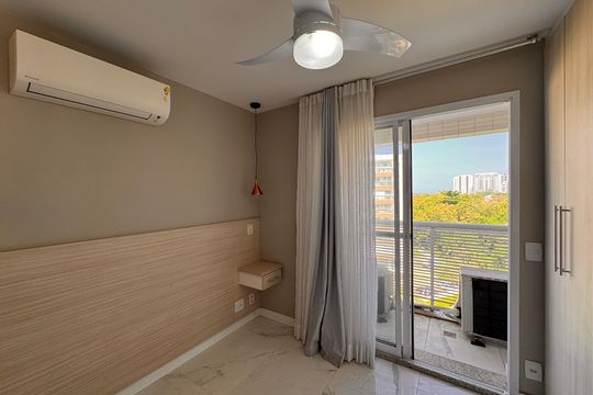 Quarto  de apartamento para alugar com 2 quartos, 82m² em Barra da Tijuca, Rio de Janeiro