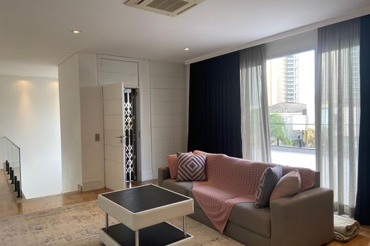 Sala 2 de casa à venda com 4 quartos, 600m² em Umuarama, Osasco