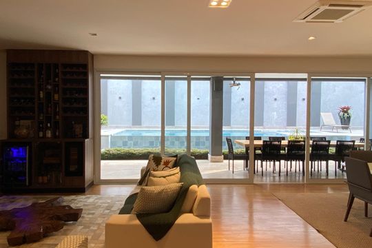 Casa à venda com 4 quartos, 600m² em Umuarama, Osasco