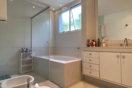 Banheiro da Suíte 2 de casa à venda com 4 quartos, 600m² em Umuarama, Osasco