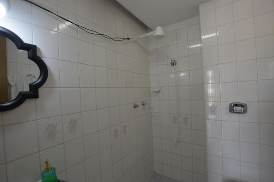 Banheiro da Suíte de apartamento para alugar com 3 quartos, 110m² em Praça Seca, Rio de Janeiro
