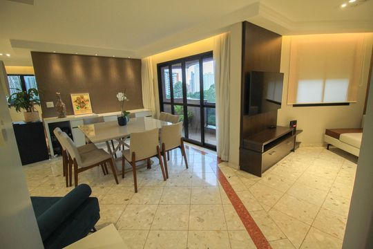 Apartamento para alugar com 3 quartos, 193m² em Jardim Analia Franco, São Paulo