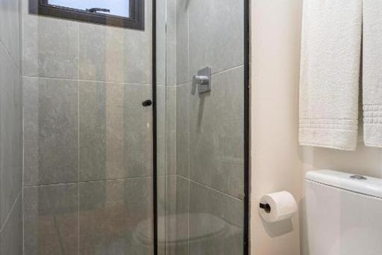 Banheiro de apartamento para alugar com 1 quarto, 22m² em Jardim Paulista, São Paulo