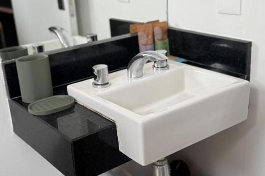 Banheiro de apartamento para alugar com 1 quarto, 22m² em Jardim Paulista, São Paulo