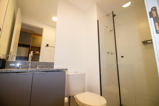 Banheiro de apartamento para alugar com 1 quarto, 24m² em Cidade Monções, São Paulo