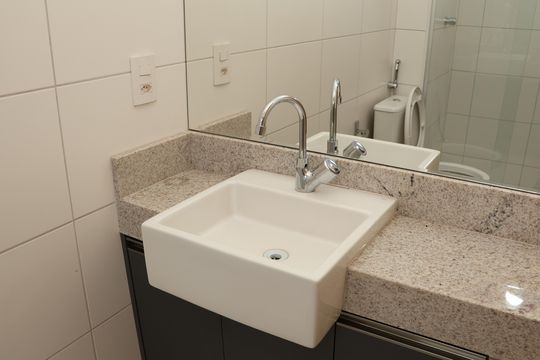 Banheiro da Suíte 2 de apartamento para alugar com 2 quartos, 118m² em Jardim Goiás, Goiânia