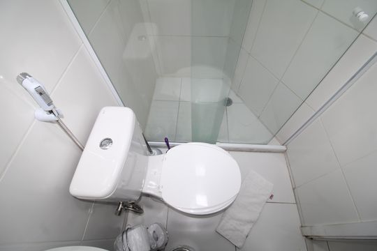 Banheiro de kitnet/studio para alugar com 1 quarto, 20m² em Santana, São Paulo