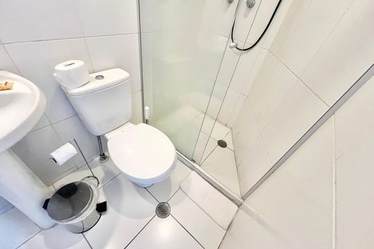 Banheiro de kitnet/studio para alugar com 1 quarto, 20m² em Santana, São Paulo