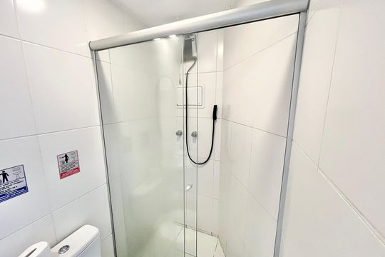 Banheiro de kitnet/studio para alugar com 1 quarto, 20m² em Santana, São Paulo