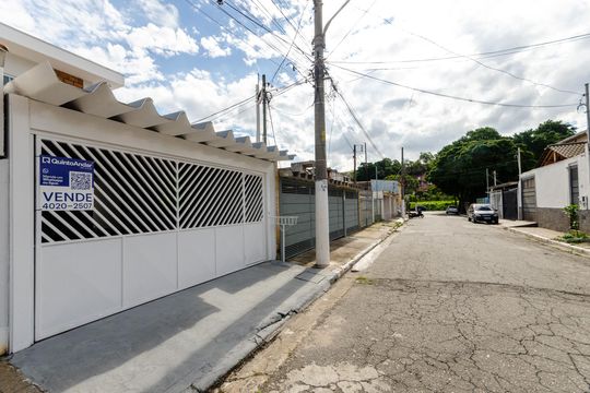 Fachada de casa à venda com 3 quartos, 180m² em Chácara São João, São Paulo