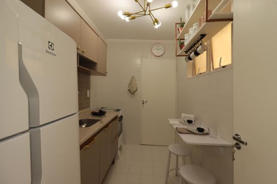 Cozinha de apartamento à venda com 2 quartos, 54m² em Jardim Santo André, Santo André