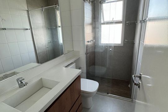Banheiro de apartamento à venda com 2 quartos, 94m² em Alphaville, Santana de Parnaíba