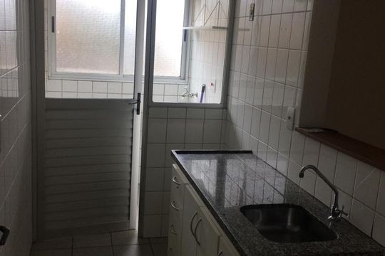 Cozinha de apartamento para alugar com 2 quartos, 56m² em Cohab, São Paulo