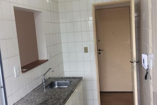 Cozinha de apartamento para alugar com 2 quartos, 56m² em Cohab, São Paulo