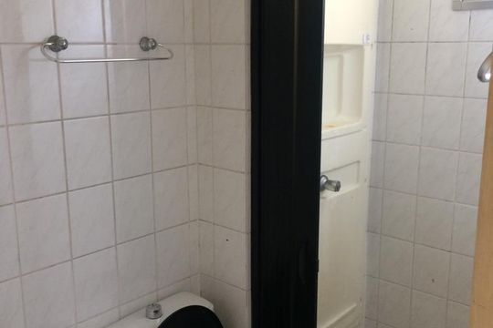 Banheiro social de apartamento para alugar com 2 quartos, 56m² em Cohab, São Paulo