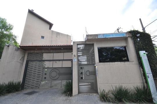 Fachada de casa de condomínio à venda com 3 quartos, 177m² em Barro Branco (zona Norte), São Paulo